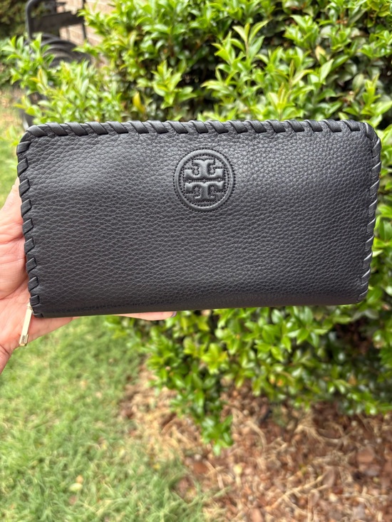 Tory Burch Handbags - Tory Burch Black Pebbled Leather Whipstitch Zip Wallet